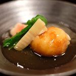 帰燕 - 昼懐石 6890円 の海老芋饅頭、筍、セリ、梅のお麩