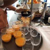 R restaurant & bar - 