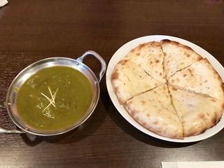 Indo Ajian Resutoran Ando Ba Suwazu - ほんれん草チキンカレー & カシミリナン