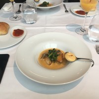 アルカナ 東京 - 鰆のポアレ　ブイヤベースソース ポアロー葱のエチュベとコンカッセトマト 菜の花　アイオリ添え