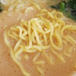 横浜八景楼 イオン入間店 - 麺は中華麺。