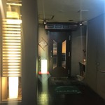 にし山 - お店の入り口です