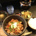 焼肉丼　たどん 秋葉原店 - ランチメミューの皿豚ロースセット