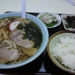 Sanraku - ラーメン定食（630円）