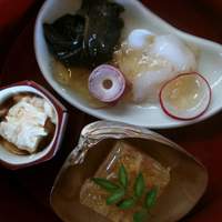 鉢の木 新館 - 鉢の木 北鎌倉新館・活蛸の酢の物＆蟹の煮凝り＆湯葉刺し