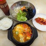 赤坂韓国料理・焼肉 兄夫食堂 - ランチ：牛肉スンドウフチゲ＋ミニビビンバセット