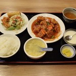 楽々食館 - 酢豚定食680円