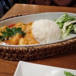 サイアムセラドン - シーフードのふんわり玉子カレー炒めのせご飯（タレ―・パッ・ポン・カリー・ラート・カオ）