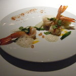 レフェルヴェソンス - 天使海老のポワレ　コリアンダーとオレンジのペースト　赤ワインヴィネガーのジュレ　泡立てた海老のジュ　白菜の生ハム風味