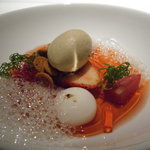 レフェルヴェソンス - 空想上のイチゴ畑～　トンカ豆のアイスクリーム焼きココナッツボール　、クランブル　、ライムの泡