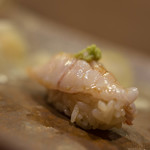 うを徳 - 朝〆（あさじめ）房州勝浦（あはかつうら）目抜（めぬけ）、一貫二百五十匁（≒4.7kg）