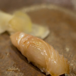 うを徳 - 朝〆（あさじめ）明石（あかし）眞鯛（まだひ）、七百五十匁（≒2.8kg）