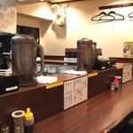 ラーメン さわぎ - 店内 (奥から)