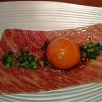 金舌 白金 - 【肉刺】ザブトン一枚肉ユッケ~名古屋コーチンの玉子~