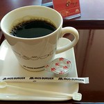 モスバーガー - コーヒー。しっかりした器なのは珍しい気がします。