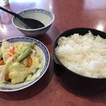 龍宝飯店 - ご飯とお漬物