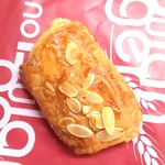 81124784 - パンオショコラ。