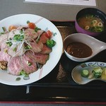 オリーブ牛ローストビーフ丼
