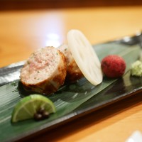 日本料理 たかむら - 比内地鶏の首皮包み焼き