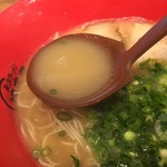 長浜ラーメン博多屋 - スープ…ややぬるい(;´д｀)