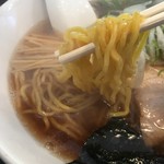 三角山五衛門ラーメン - 麺は中太縮れ