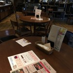 PIZZA SALVATORE CUOMO ＆ GRILL - 広々とした店内です。