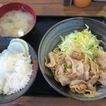 伝説のすた丼屋 - 生姜ライス630円、肉増し150円、ご飯半分