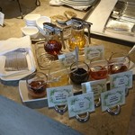 神戸ポートピアホテル - 悩むほどあるジャムやシロップ