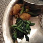 サスラリガラ - サグ、ジャガイモとインゲンのタルカリ