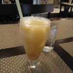 サスラリガラ - サービスのマンゴーラッシー