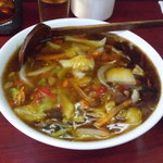 玉蘭 - 極辛黒酢野菜あんかけ麺。850円。黒酢の酸味と玉蘭特製辛みとの相性は抜群です。すっぱ辛い料理好みの方にお勧めです。