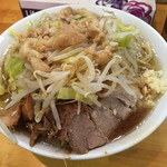 らーめん つの旨 - 「小ラーメン」（750円）※トッピングはニンニク少し、生姜、アブラ、カラメ