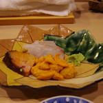 東京湾の平目、アン肝の燻製、バフンウニ