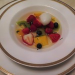 名古屋マリオットアソシアホテル - 季節のフルーツとシャーベットのスープ仕立て　エキゾチックミントの香り