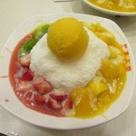 芒果皇帝 - 「新鮮なミックス果物雪かき氷」(200元：約￥750)