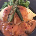 アリンコ モウ ダッシュ - えびと焼きオクラのトマトクリームオムライス
