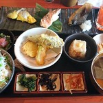 魚沼食堂 - おすすめセット定食（瑠璃）（1480円）、雪割り人参ジュース（+100円）