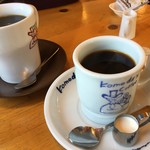 コメダ珈琲店 - 左 たっぷりブレンド、右 ブレンドコーヒー