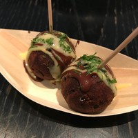 ラ・ボンヌターブル - 最後にはたこ焼き状のフォンダンショコラ。遊び心満載です。