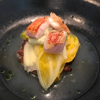 ラ・ボンヌターブル - 金目鯛の鱗焼きとそのブイヨン。ふわっと焼き上げられた金目鯛と、その旨味を使ったスープが絶品です。