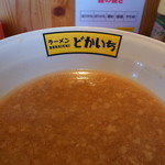 豚骨ベースの醤二郎系にくずし背脂