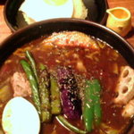 RAMAI 横浜スタジアム前店 - スープ・サピ・プタス（ビーフがごろっと入り）レモン汁かけます。ライスはＳとМの間に目玉焼きのせ