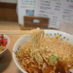 柳の下　末弘軒 - 細めだが佐野ラーメンの様な麺