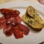 Bar Espanol LA BODEGA - イベリコ豚サラミの盛り合わせ  スパニッシュオムレツ