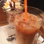 サンマルクカフェ けやきウォーク前橋店 - 彼女のアイスカフェラテ&チョコナッツパフェ