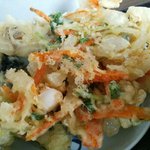 足打ちうどん処 七 - うどんに付く天ぷら