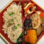 お惣菜のまつおか - 料理写真:鶏ごぼう弁当735円