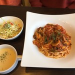 Pasta Vita - 奥さんオーダーした「アマトリチャーナ+Bランチ」(*≧∀≦*)