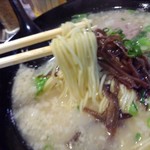 石州豚骨 麺虎 - 麺