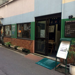 そば酒房　福島 - 入口右がアンテナショップ、左が蕎麦屋
